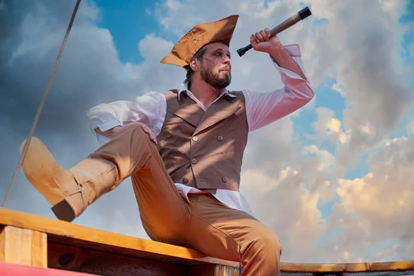 Porträt Eines Mannes Piratenkostüm Auf Einem Piratenschiff — Stockfoto