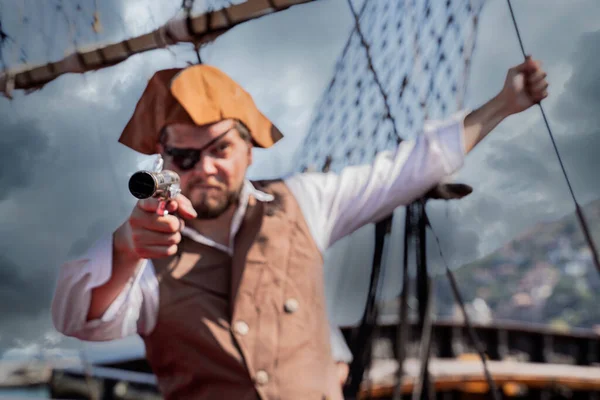 Портрет Человека Костюме Пирата Пиратском Корабле — стоковое фото