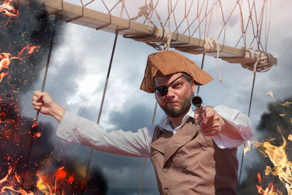 Portret Van Mens Een Piratenkostuum Een Piratenschip — Stockfoto