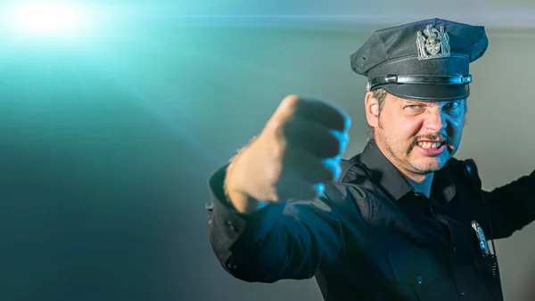 Aggressive Angry Cop Fights Swears Shouts — Stock Photo, Image