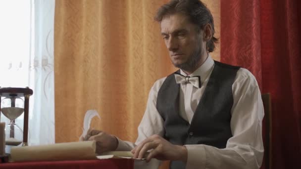 Mężczyzna Garniturze Prezydenta Abrahama Lincolna — Wideo stockowe