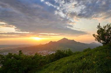 Güneş Beshtau üzerinde