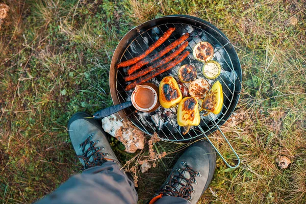 Some vegetables sausages and a turkish coffee pot on a grill are ready to be consumed — Stock Photo, Image