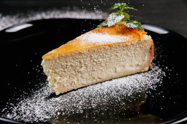 Taze ve lezzetli peynirli kekin fotoğrafını çek.