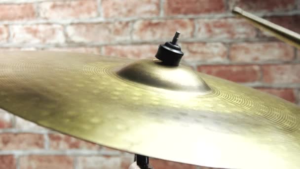 Close up footage of drummer playing at cymbal in studio — Vídeo de Stock