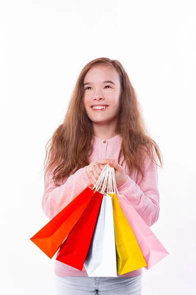 Shopping con la famiglia, regali per compleanno, bambino felice — Foto Stock