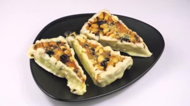 Fındıklı ve karamelli tatlı videosu