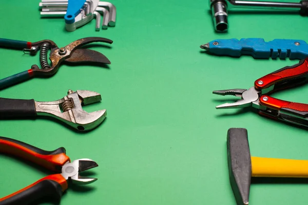 Mühendislik ve onarım kavramları için farklı araçların fotoğraf seti