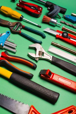 Mühendislik ve onarım kavramları için farklı araçların fotoğraf seti
