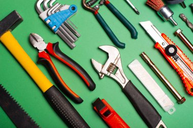 Mühendislik ve onarım kavramları için farklı araçların fotoğraf seti