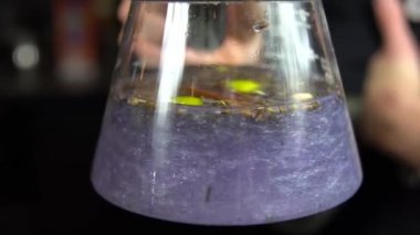 Lezzetli lavanta çayı videosunu kapat.