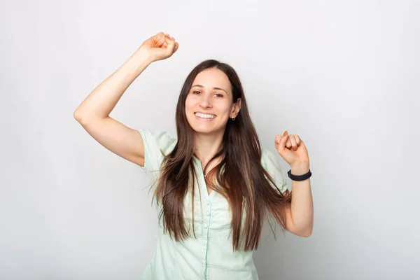 Foto Una Joven Linda Mujer Celebrando Éxito Sobre Fondo Blanco — Foto de Stock