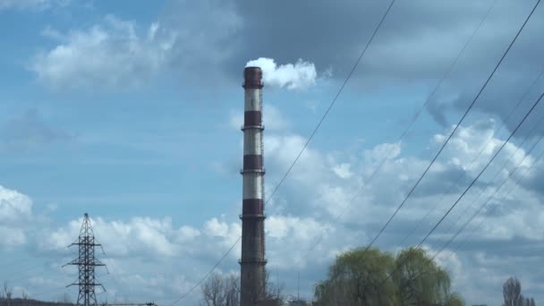 Záběry průmyslového toxického znečištění ve městě — Stock video
