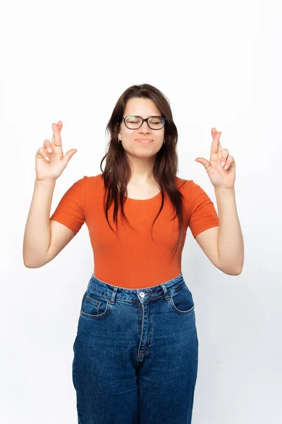 Foto Vertical Una Chica Con Los Ojos Cerrados Dedo Cruzado —  Fotos de Stock