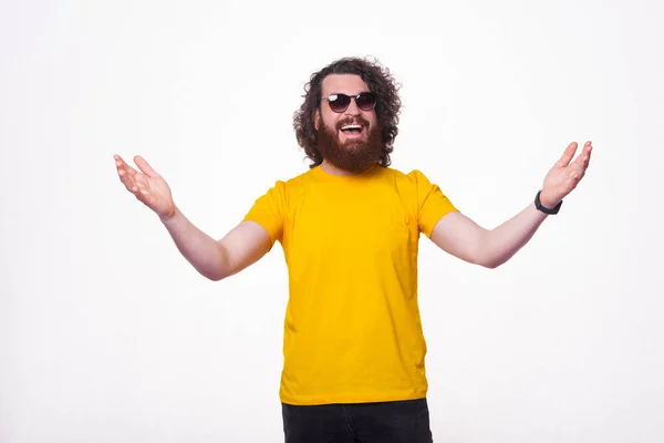 Miło Cię Poznać Brodaty Hipsterze Żółtej Koszulce — Zdjęcie stockowe