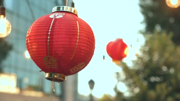 Gros plan des images de lanterne asiatique chinoise en ville, Nouvel An en Corée — Video