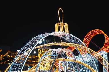 Büyük Aydınlatılmış Bauble Kemeri Plaza 'da, Şehir Tatil Kapısı ve Alışveriş Yolu, Büyük Boyutlu Süs Çerçevesi