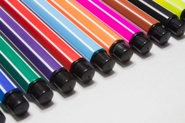 Renk tam kalem rengi