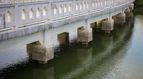 De witte steen Bridge — Stockfoto