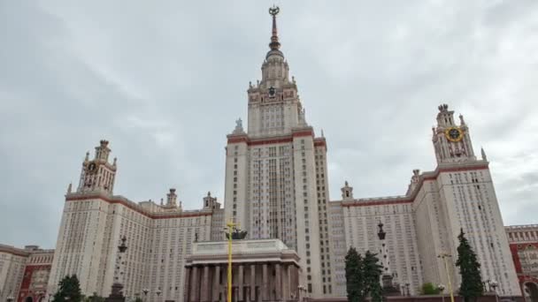 Hauptuniversität von Moskau. Hyperlapse, Zeitraffer in Bewegung. — Stockvideo