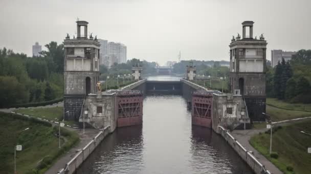 Των υδατοφρακτών του ποταμού Μόσχα και η Μόσχα Διώρυγα. — Αρχείο Βίντεο
