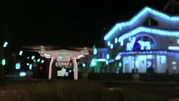 Nocny lot quadrocopter — Wideo stockowe