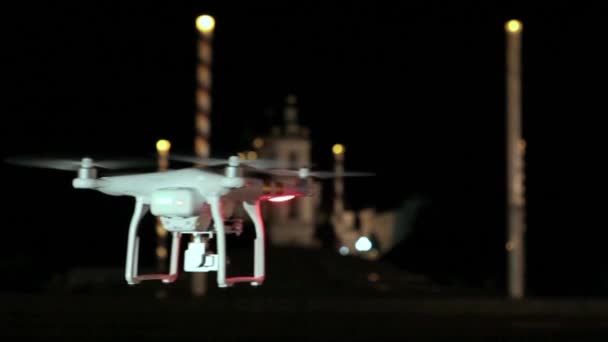 Voo noturno quadrocopter — Vídeo de Stock