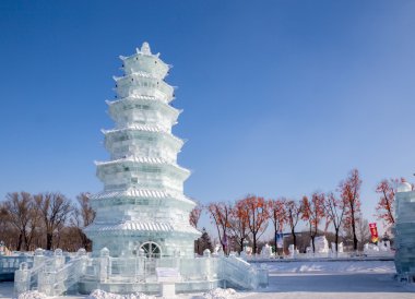 Buz pagoda güneşli