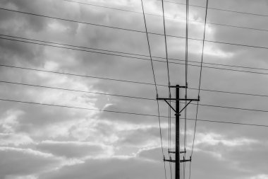 Elektrik direği ve geçiş teller