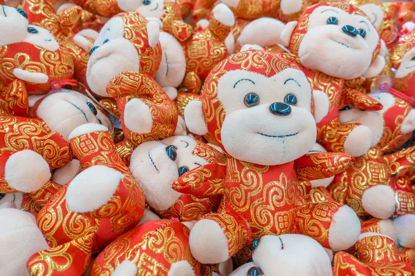 Monos chinos de año nuevo en oro y rojo —  Fotos de Stock