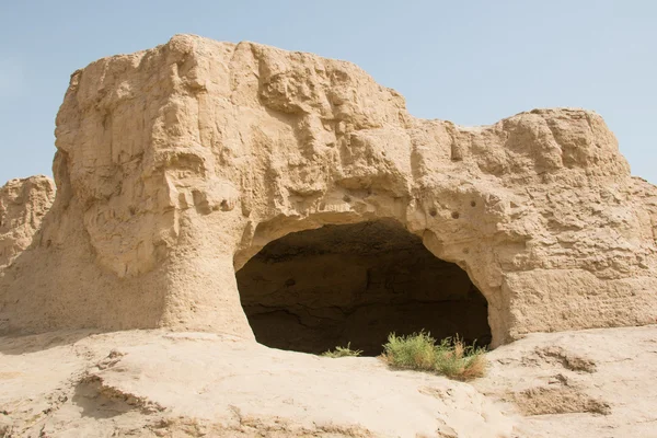 Cueva de entrada en formación rocosa —  Fotos de Stock
