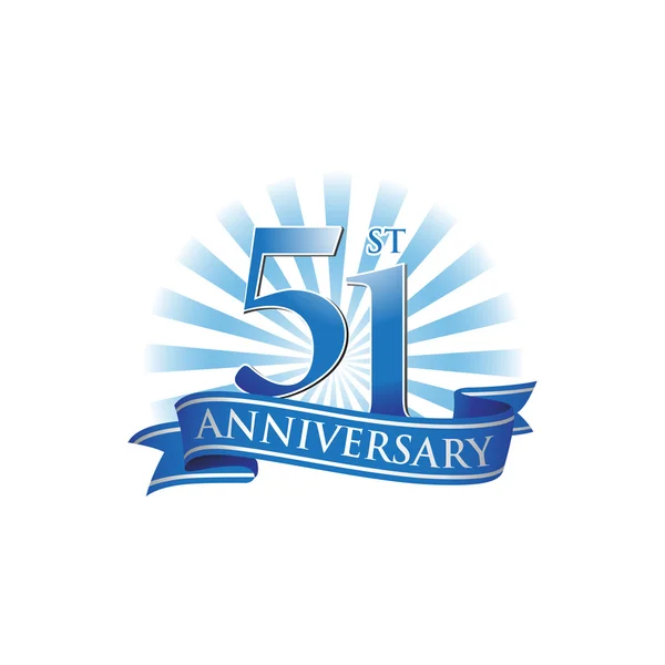 Logo de la cinta del 51º aniversario con rayos azules de luz — Vector de stock