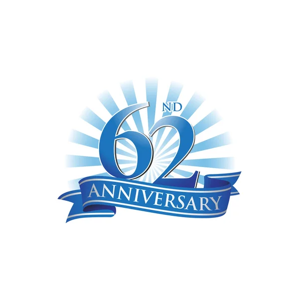 Логотип ленты 62-й годовщины с голубыми лучами света — стоковый вектор