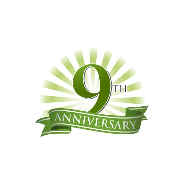 9th anniversary ribbon logo with green rays of light — Stock Vector