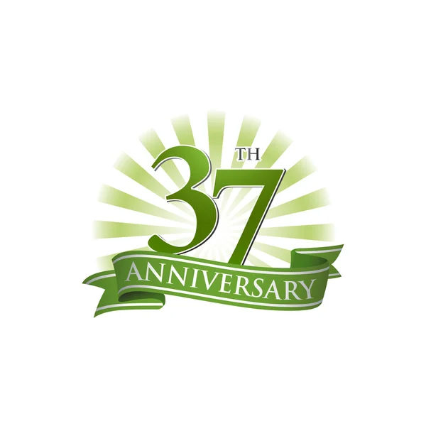 Logo de la cinta del 37º aniversario con rayos verdes de luz — Archivo Imágenes Vectoriales