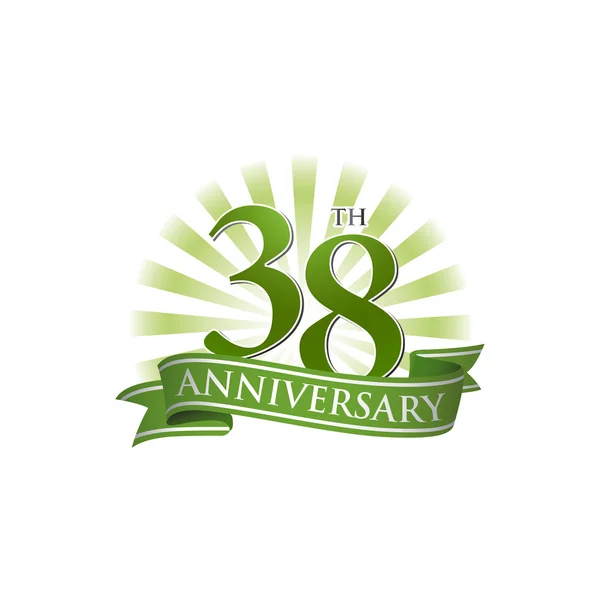 Logotipo de cinta de 38 aniversario con rayos verdes de luz — Archivo Imágenes Vectoriales