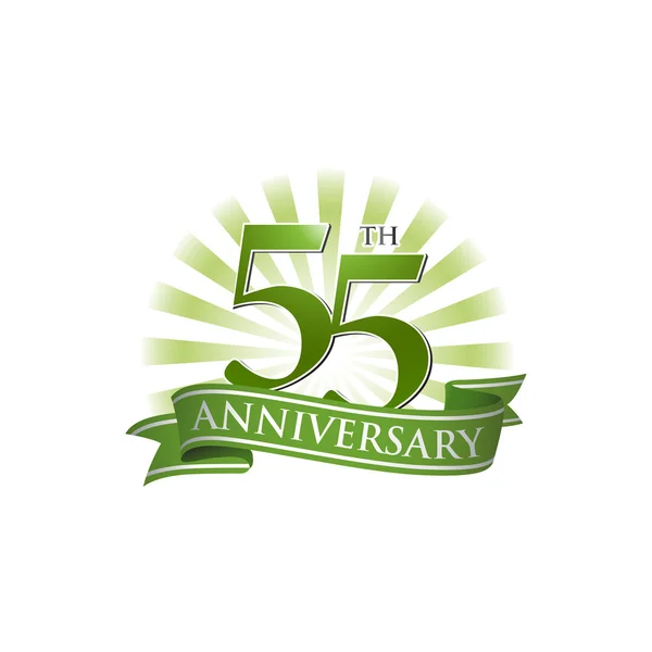 55e anniversaire logo ruban avec des rayons verts de lumière — Image vectorielle