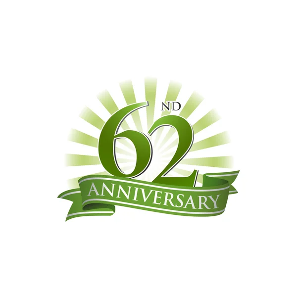 Логотип ленты 62-й годовщины с зелеными лучами света — стоковый вектор