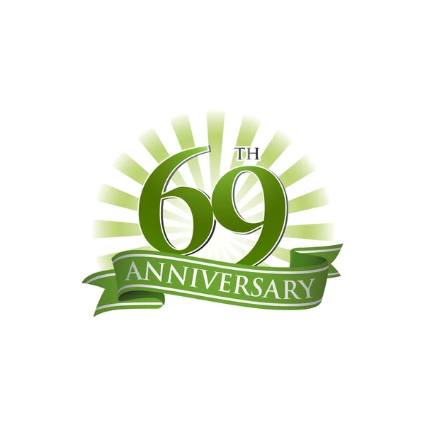69-річний логотип стрічки з зеленими променями світла — стоковий вектор