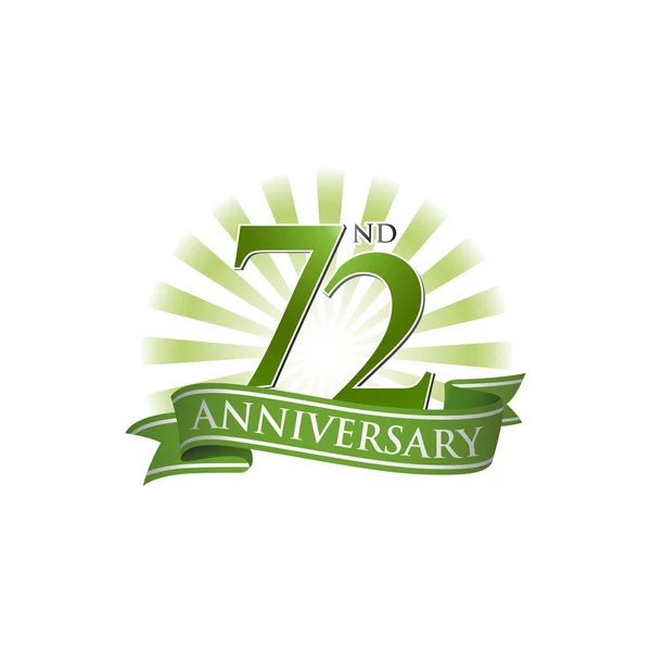 Logotipo de fita de aniversário 72 com raios verdes de luz — Vetor de Stock