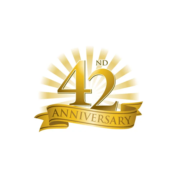 42nd urodzinowego logo wstążki z złote promienie światła — Wektor stockowy