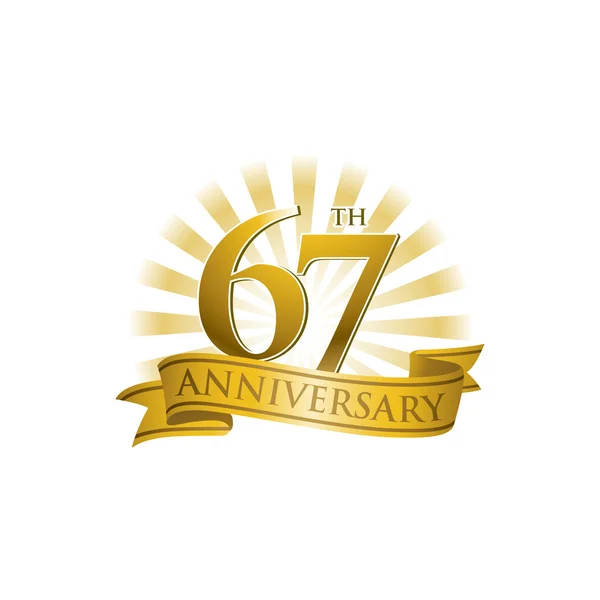 Logo du ruban du 67e anniversaire avec des rayons de lumière dorés — Image vectorielle