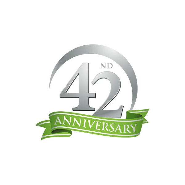 42: a årsdagen ring logotyp gröna band — Stock vektor