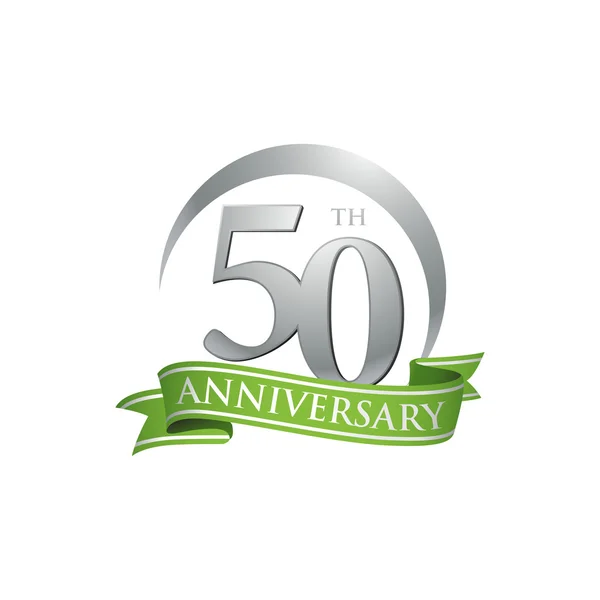 Bague 50e anniversaire logo ruban vert — Image vectorielle