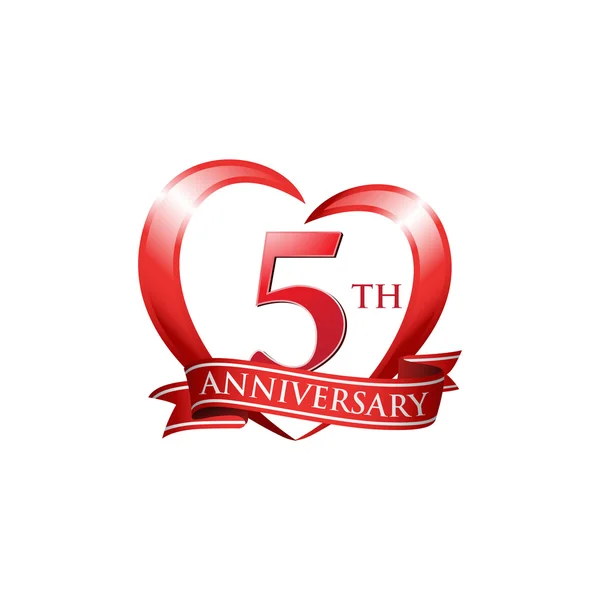 5e verjaardag logo rood hart — Stockvector