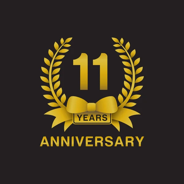11esimo anniversario corona d'oro logo sfondo nero — Vettoriale Stock