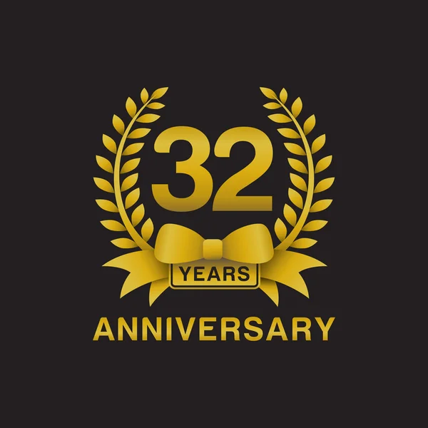 32 周年記念ゴールデン花輪ロゴ黒背景 — ストックベクタ
