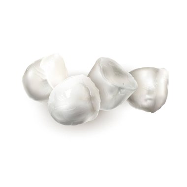 Beyaz arka planda Mozzarella peyniri parçaları.