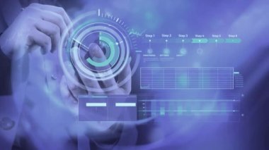 Telefonda çalışan bir adamın arka planında canlandırılmış bilgi grafikleri.