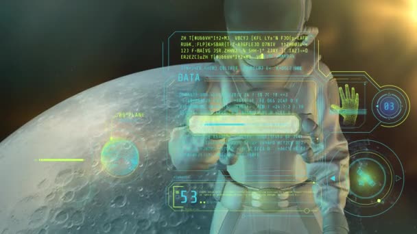 Een astronaut onderzoekt een reeks gecodeerde data, 3D render. — Stockvideo